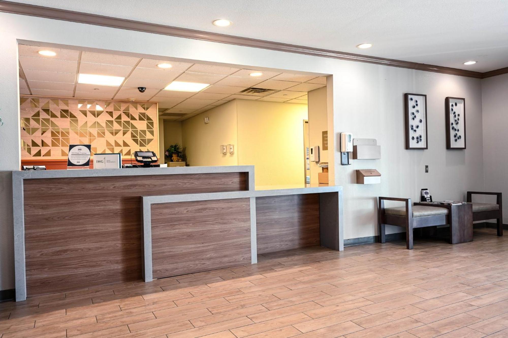 Candlewood Suites Champaign-Urbana University Area By Ihg Dış mekan fotoğraf